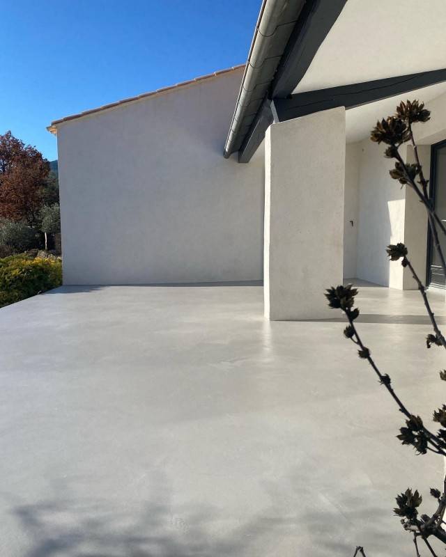 sol extérieur en béton ciré