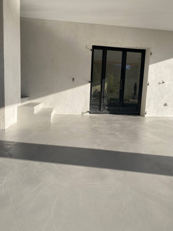 sol extérieur en béton ciré